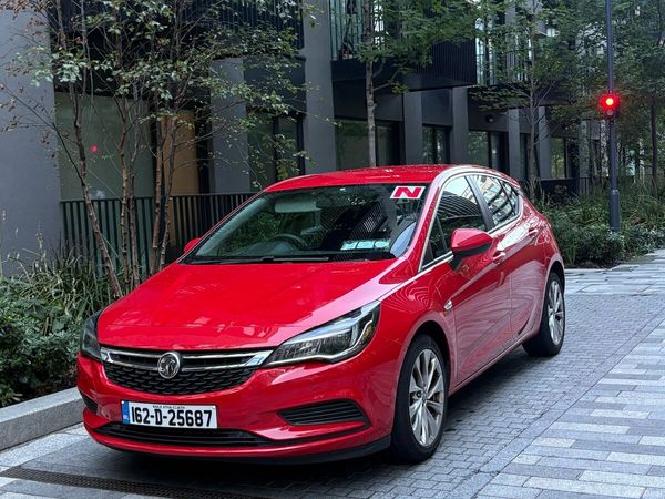 Vauxhall Astra Hatchback, Petrol, 2016, Red