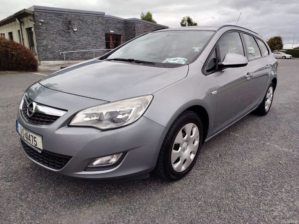 Opel Astra MPV, Diesel, 2011, Silver