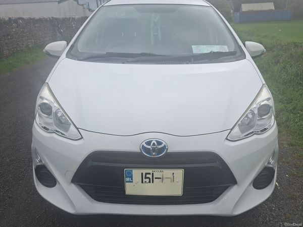 Toyota Aqua Hatchback, Petrol Hybrid, 2015, White