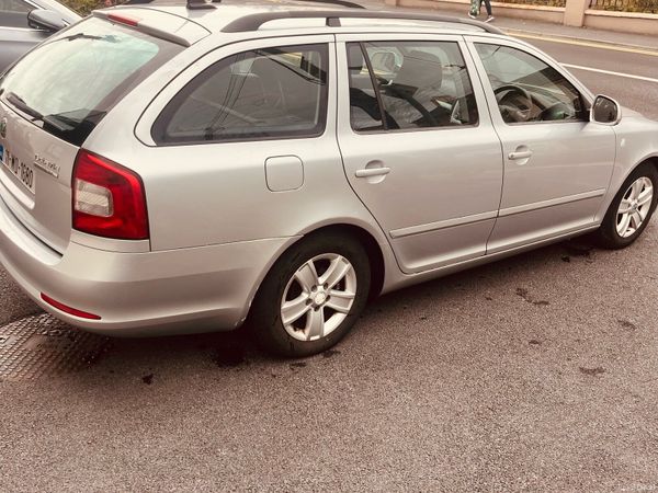 Skoda Octavia Estate, Diesel, 2011, Silver