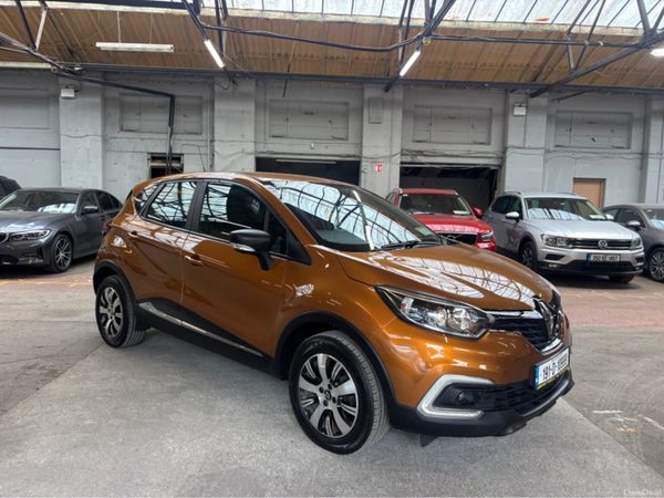 Renault Captur Hatchback, Petrol, 2019, Orange