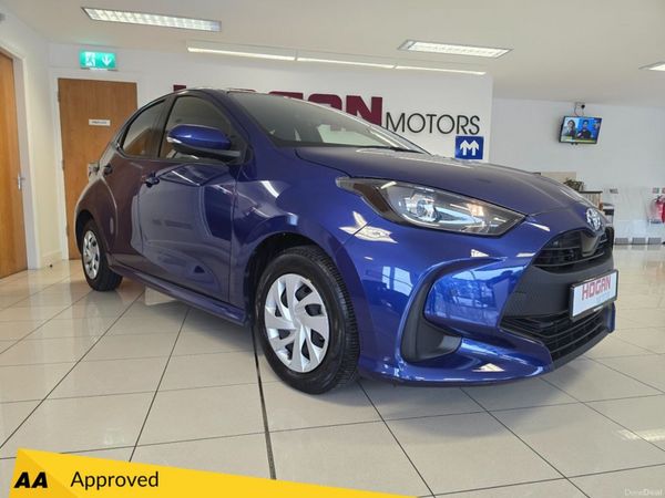 Toyota Yaris Hatchback, Petrol Hybrid, 2021, Blue