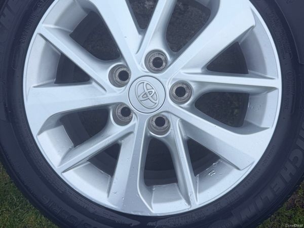 Toyota Corolla Saloon, Petrol, 2018, Grey