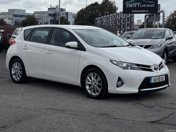 Toyota Auris MPV, Petrol, 2014, White