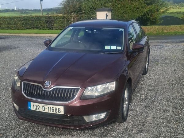 Skoda Octavia Saloon, Diesel, 2013, Red