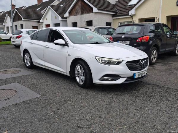 Opel Insignia Hatchback, Diesel, 2018, White