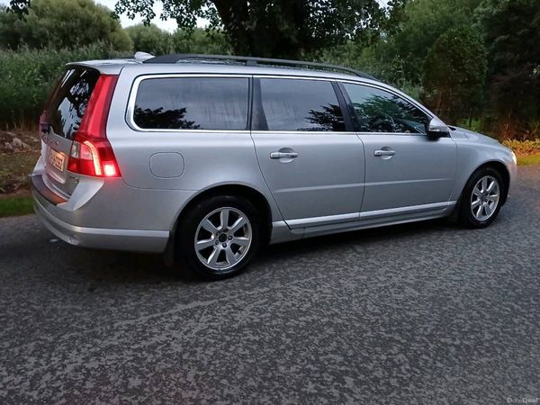 Volvo V70 Estate, Diesel, 2010, Silver