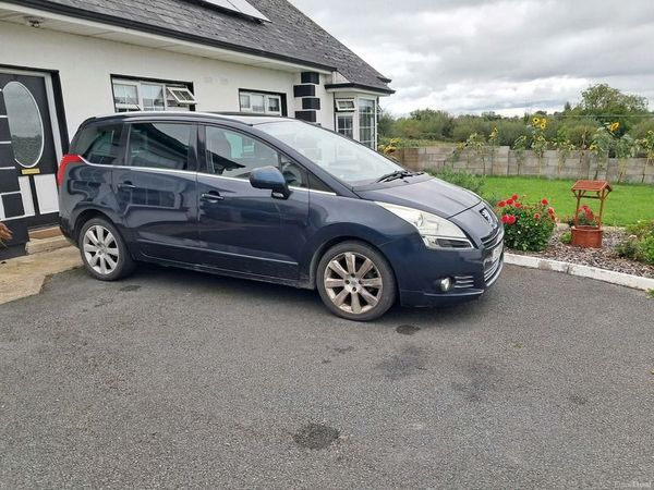 Peugeot 5008 MPV, Diesel, 2013, Blue