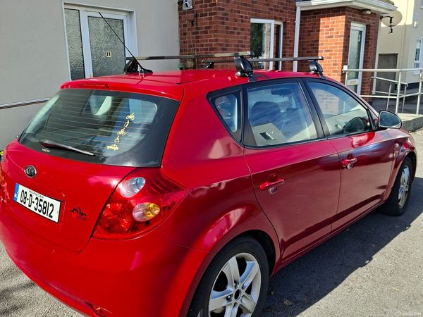 Kia Ceed Hatchback, Petrol, 2008, Red