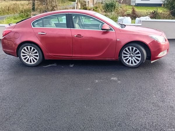 Opel Insignia Hatchback, Diesel, 2010, Red