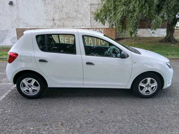 Dacia Sandero Hatchback, Petrol, 2014, White