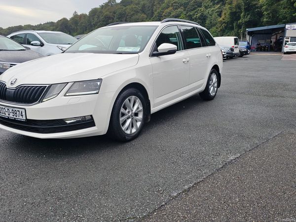 Skoda Octavia Estate, Petrol, 2020, White