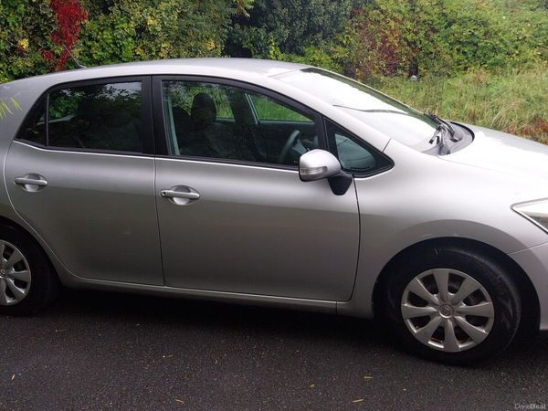 Toyota Auris Hatchback, Diesel, 2011, Silver