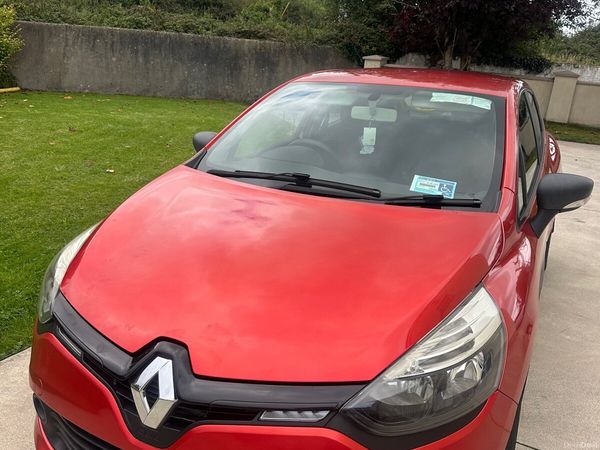 Renault Clio Hatchback, Petrol, 2014, Red