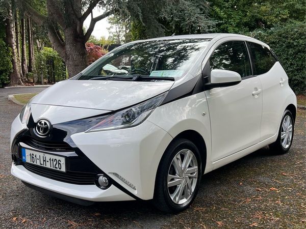 Toyota Aygo Hatchback, Petrol, 2016, White