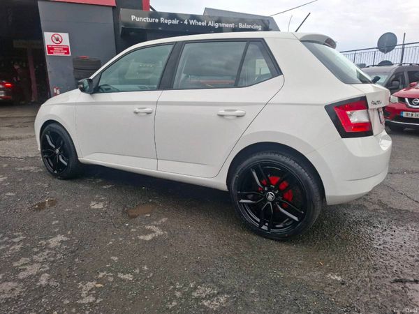 Skoda Fabia Hatchback, Petrol, 2017, White