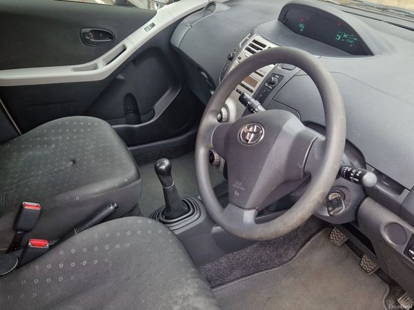 Toyota Yaris Hatchback, Petrol, 2007, Red