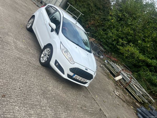 Ford Fiesta Hatchback, Diesel, 2015, White
