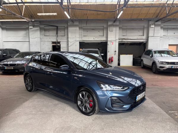 Ford Focus Hatchback, Petrol Hybrid, 2023, Blue