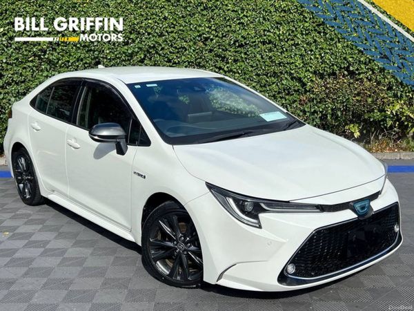Toyota Corolla Saloon, Petrol Hybrid, 2019, White