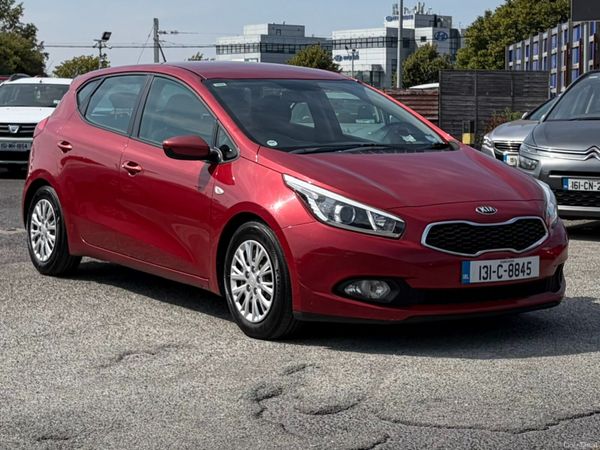 Kia Ceed Hatchback, Diesel, 2013, Red
