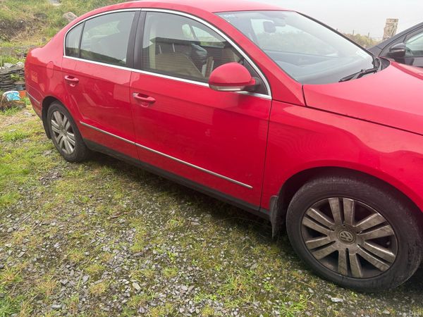 Volkswagen Passat Saloon, Diesel, 2009, Red