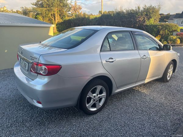 Toyota Corolla Saloon, Diesel, 2013, Silver