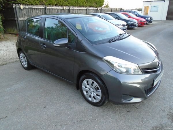 Toyota Yaris Hatchback, Petrol, 2012, Grey
