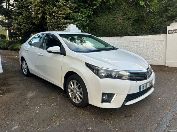 Toyota Corolla Saloon, Petrol, 2014, White
