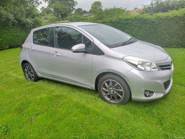 Toyota Yaris Hatchback, Petrol, 2013, Silver