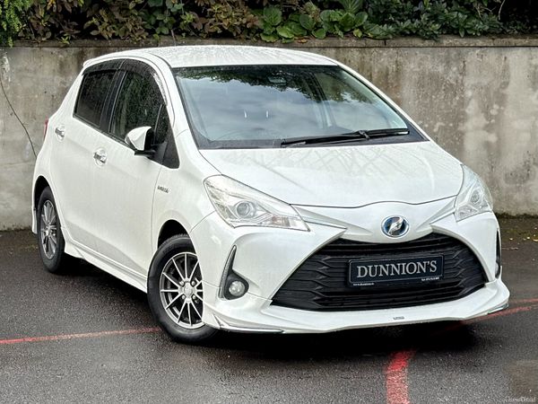 Toyota Yaris Hatchback, Petrol Hybrid, 2017, White