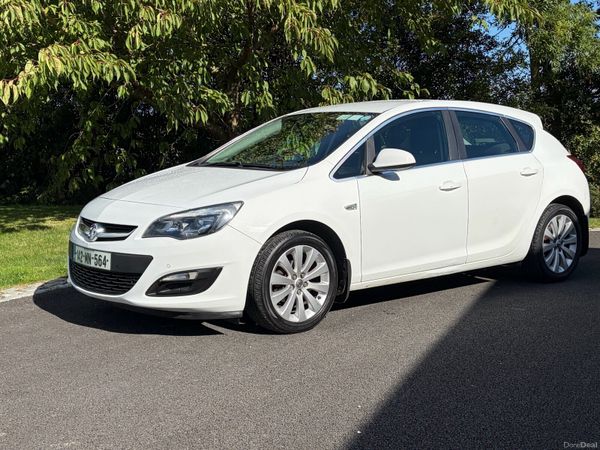 Vauxhall Astra Hatchback, Petrol, 2014, White