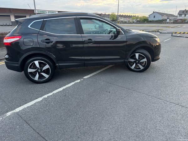 Nissan Qashqai Hatchback, Diesel, 2015, Black