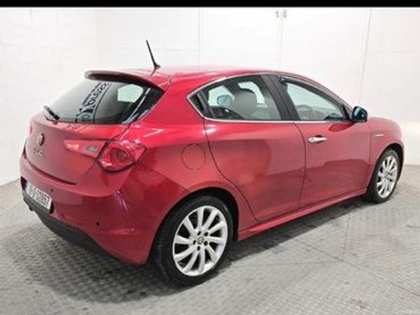 Alfa Romeo Giulietta Hatchback, Petrol, 2010, Red