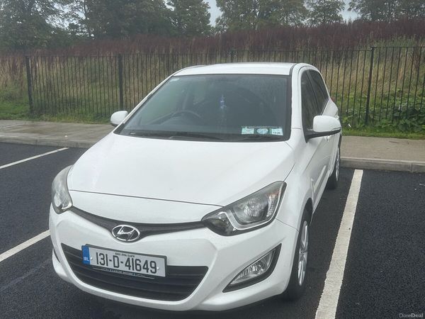 Hyundai i20 Hatchback, Petrol, 2013, White
