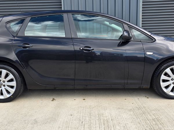 Opel Astra Hatchback, Diesel, 2011, Black