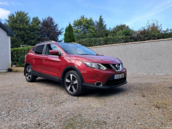 Nissan Qashqai SUV, Diesel, 2017, Red