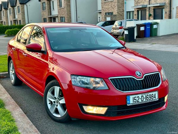 Skoda Octavia Saloon, Diesel, 2015, Red