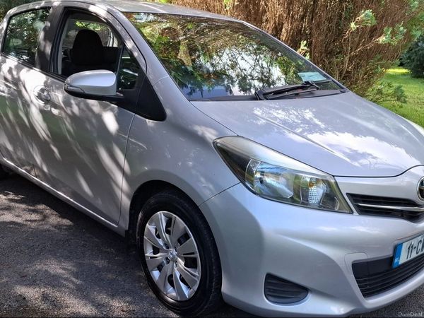 Toyota Yaris Hatchback, Petrol, 2011, Silver