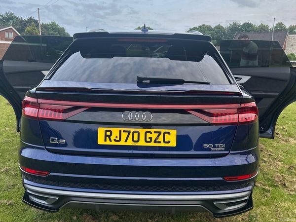 Audi Q8 SUV, Diesel Hybrid, 2021, Blue