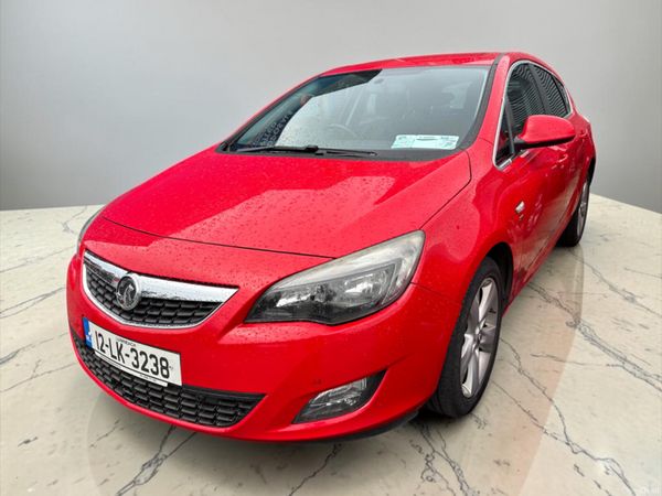 Vauxhall Astra Hatchback, Diesel, 2012, Red