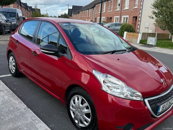 Peugeot 208 Hatchback, Diesel, 2015, Red