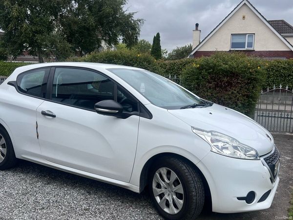 Peugeot 208 Hatchback, Petrol, 2013, White