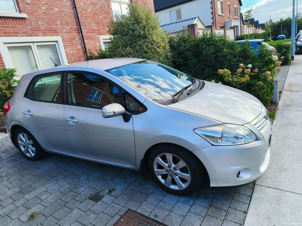Toyota Auris Hatchback, Diesel, 2011, Silver