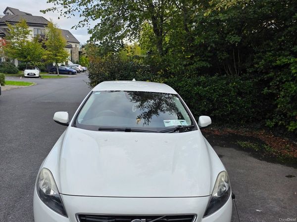 Volvo V40 Hatchback, Petrol, 2015, White
