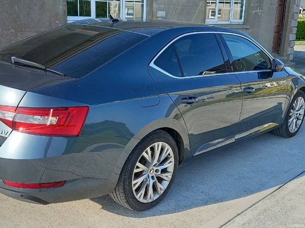 Skoda Superb Saloon, Petrol Plug-in Hybrid, 2022, Grey