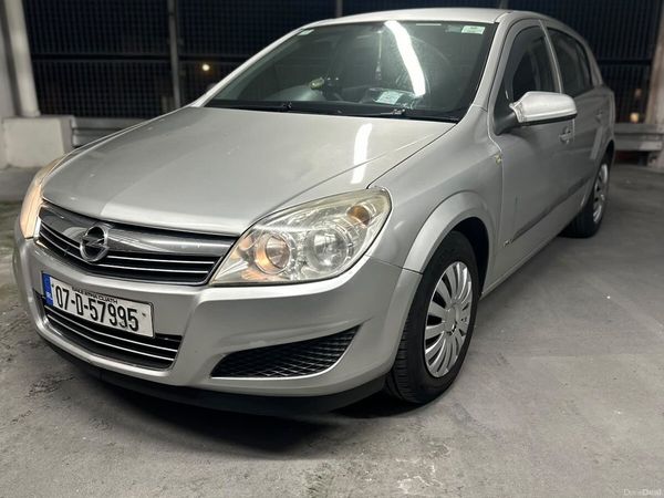 Opel Astra Hatchback, Petrol, 2007, Silver