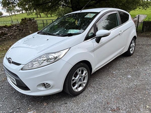 Ford Fiesta Hatchback, Petrol, 2012, White