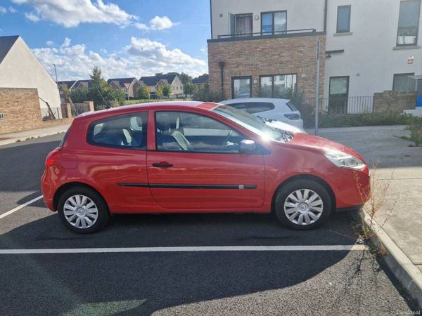 Renault Clio Hatchback, Ethanol Petrol, 2012, Red