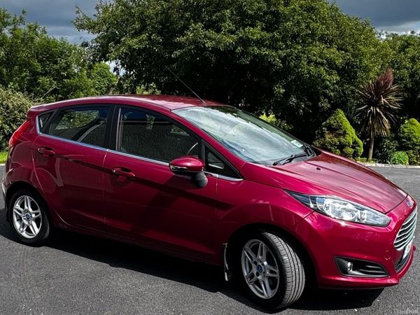 Ford Fiesta Hatchback, Diesel, 2013, Red